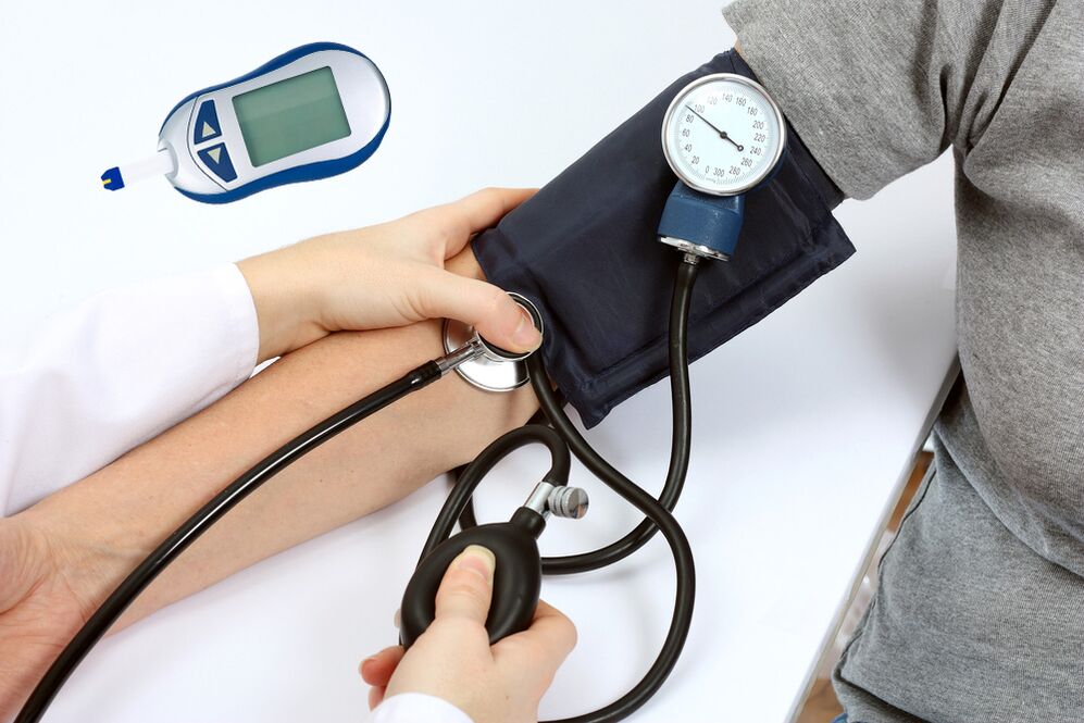 Misurazione della pressione sanguigna per la pressione alta